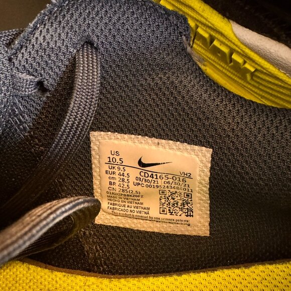 Nike - Air Max Excee - Black/White/Volt - Size 10.5 - Picture 5 of 9